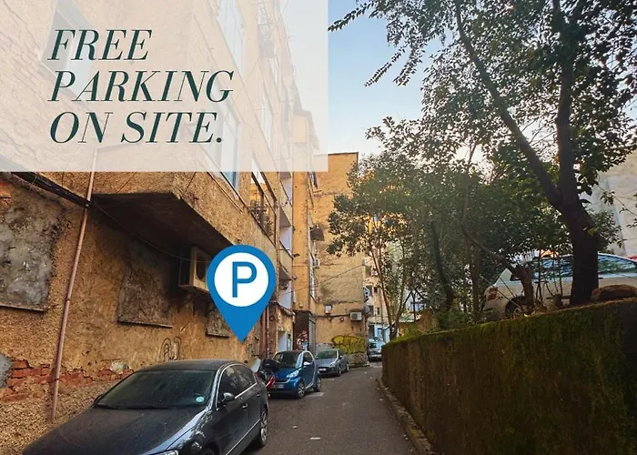 Amelia Comfort Tirana